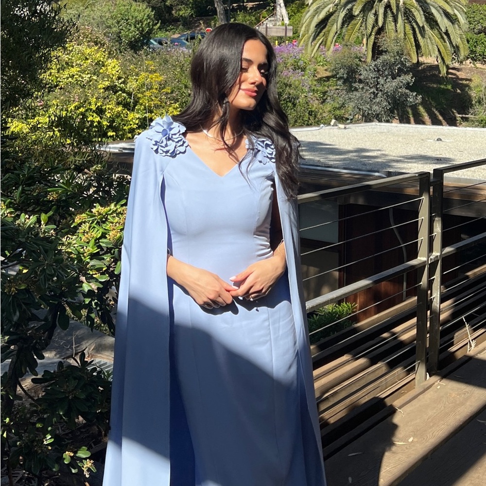 BLUE DRESS WITH FLORAL APPLIQUÉ
